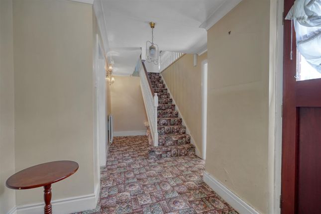 15 Low Coniscliffe photo 2