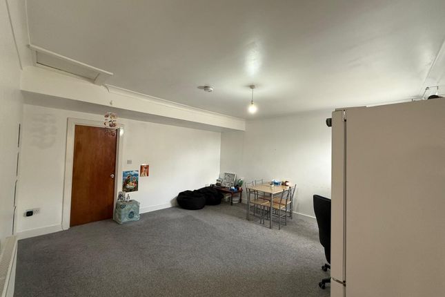 Vicarage Way, Watford photo 2