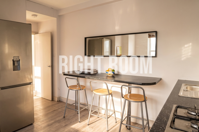 Room 3, 54a Cricklewood Broadway, London photo 2