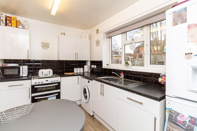 1, Monkhill Drive, Pontefract photo 2