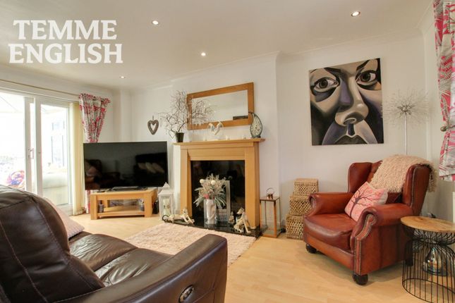 7 Carlyle Gardens, Wickford photo 5