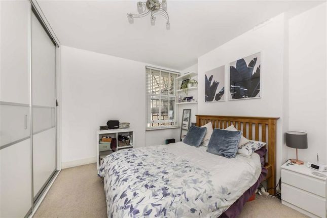 Flat 19, Deauville Court, Elms Crescent, London photo 4