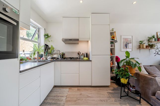 Flat B,, 11, New Church Road, London photo 4