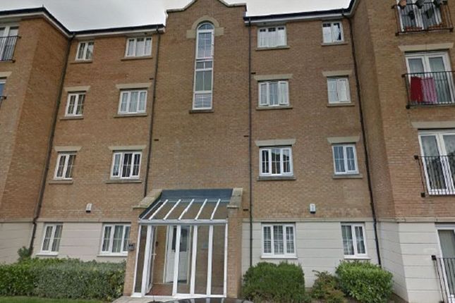 Flat for sale in Sandhill Close, Bradford