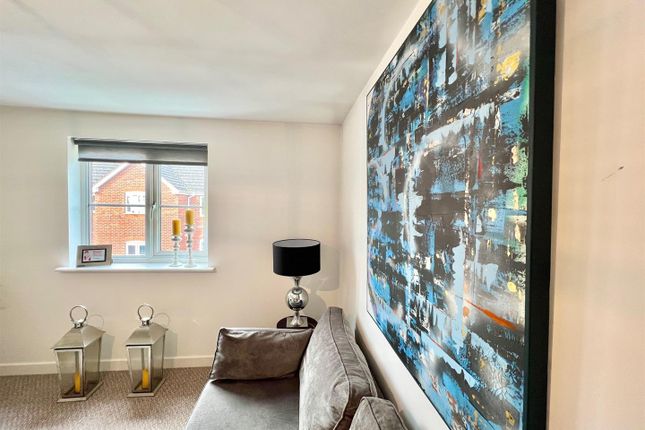 22, Hickory Close, Coventry photo 5