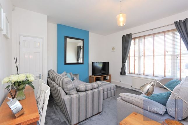 Thumbnail Flat to rent in Thurlby Close, Woodford Green