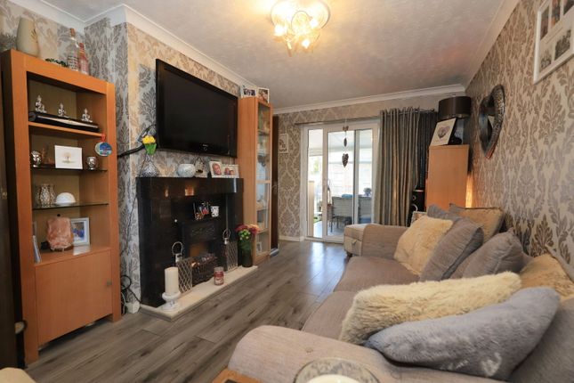 Parks Crescent, Wolverhampton photo 3