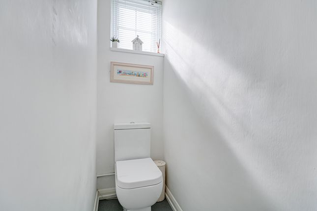 Flat for sale in St. Clements Drive, Leigh-On-Sea