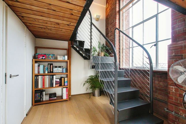 60 Fairfield Road, London photo 4