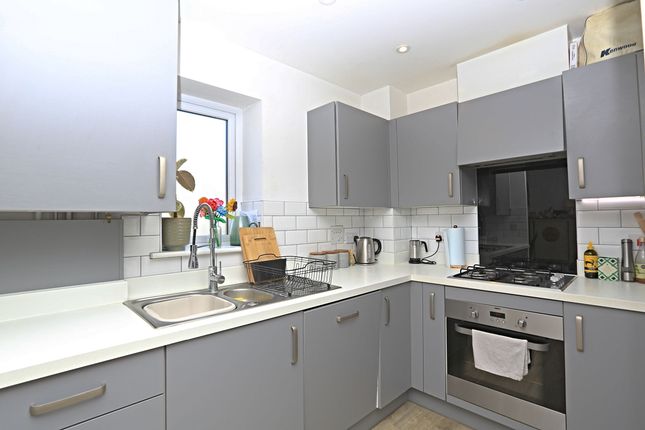 2 Nova Avenue, Faversham photo 4