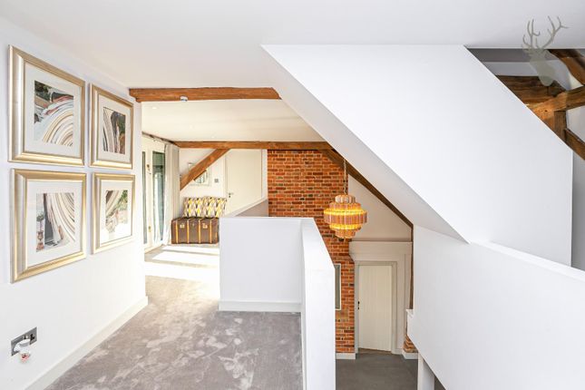 Barn conversion to rent in Mount Road, Theydon Garnon, Epping