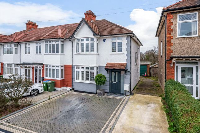 End terrace house for sale in Parkview Road, London