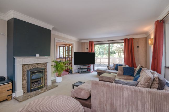 2, Tudor Woods, Llanyrafon, Cwmbran photo 4