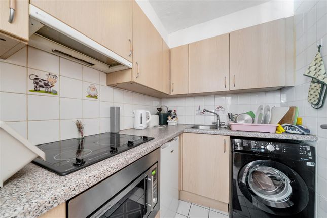 3, Seymour Court, Crowthorne photo 4