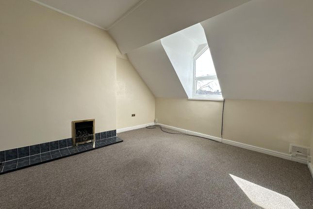 Flat 4, 26 Park Road South, Prenton photo 4