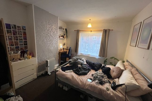 Terraced house to rent in Mayville Avenue, Hyde Park, Leeds
