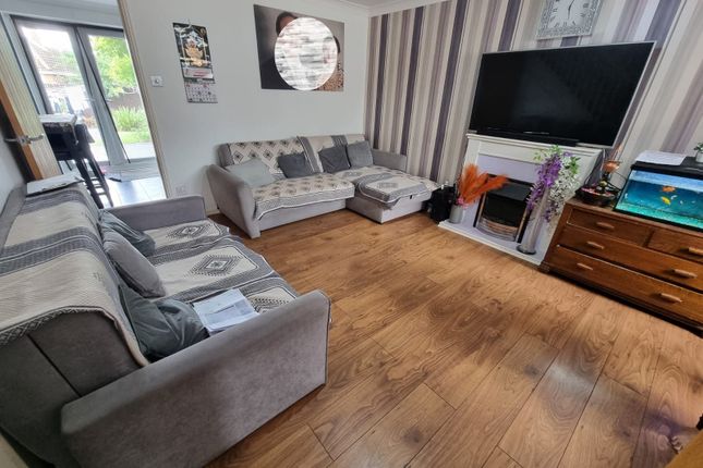 6 Tilbury Crescent, Leicester photo 2