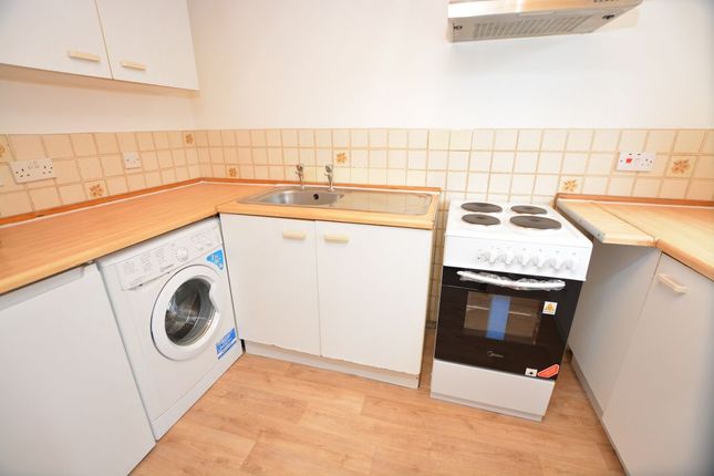 (Arr)(RG TA) 49, Victoria Road, Slough photo 3