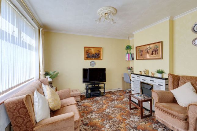 15, Dene Path, South Ockendon photo 2