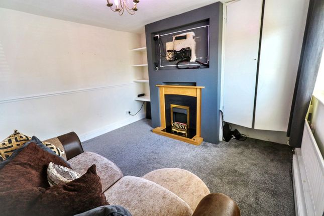 9a Chaucer Grove, Leigh photo 2