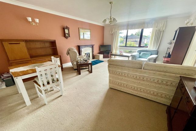 3 Manor Court Manor Park South, Knutsford photo 2