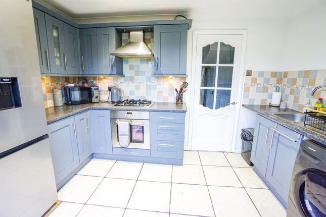 18, Fanshaw Avenue, Sheffield photo 4