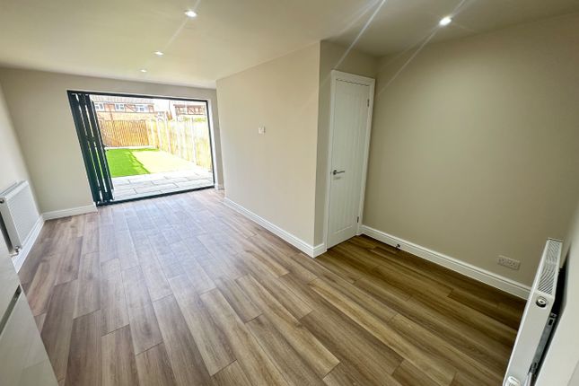106, Swan Mead, Luton photo 3