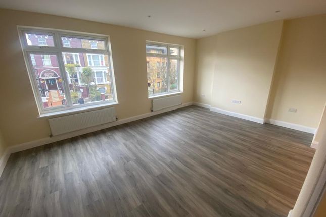 Duplex to rent in Lampton Road, Hounslow