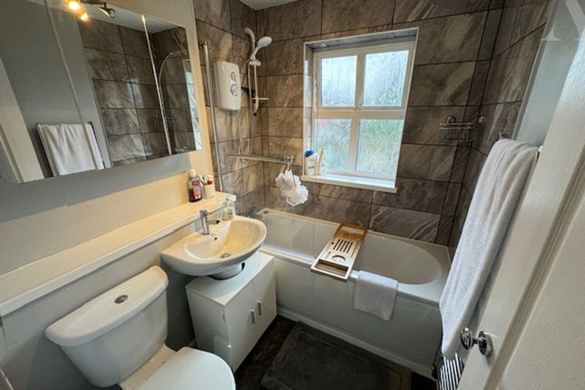 7 Finches End, Birmingham photo 4