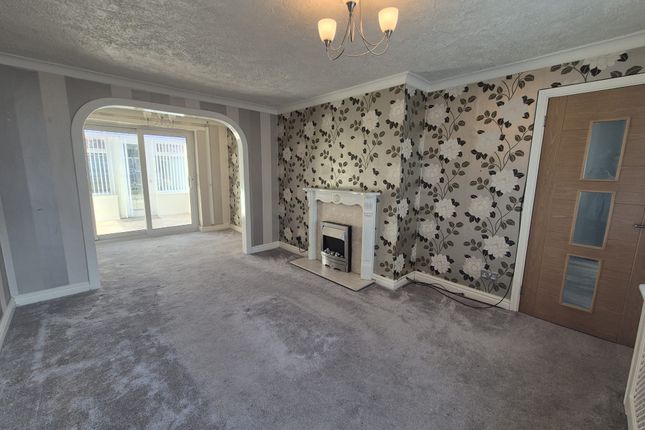 51, Ashton-under-Lyne photo 2