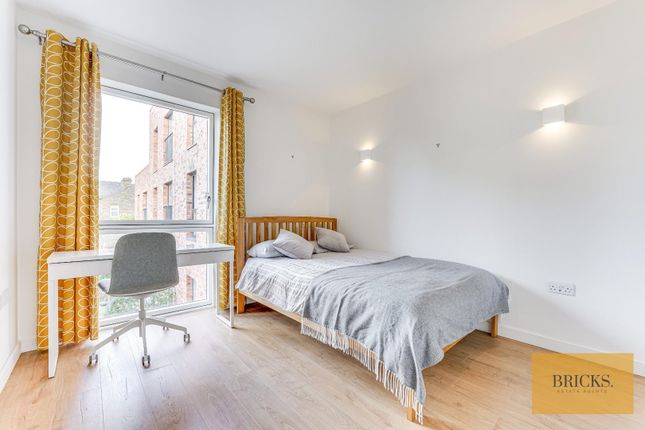 Flat for sale in Gainsford Road, London