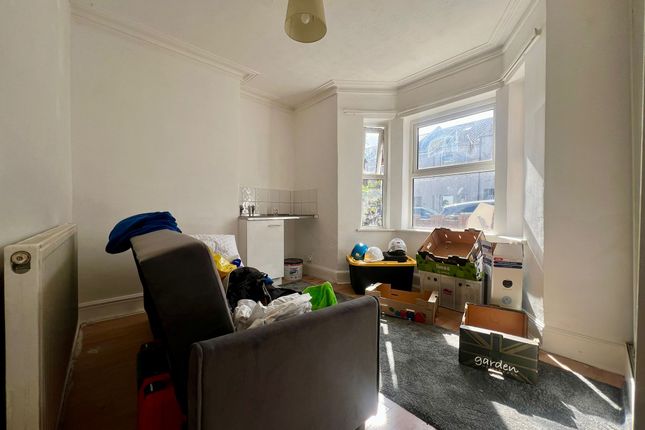 66 Crawley Road, Luton photo 2