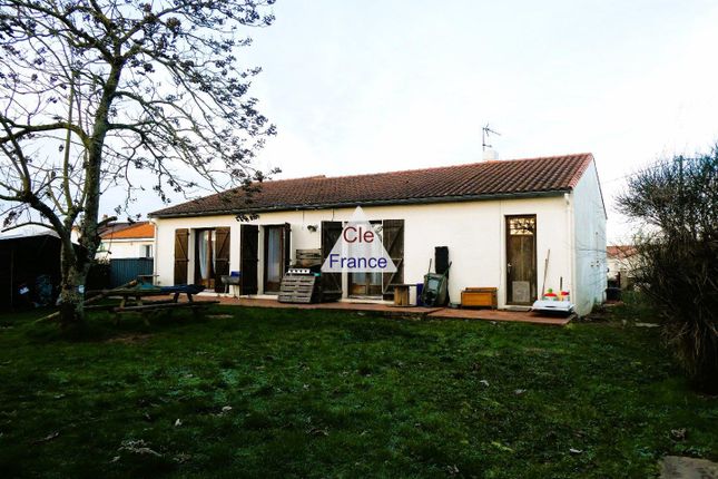 Thumbnail Detached house for sale in Les Landes-Genusson, Pays-De-La-Loire, 85130, France