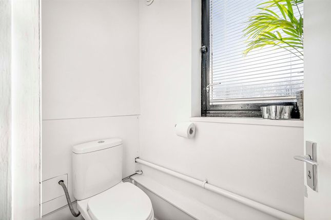 Maisonette for sale in Searle Place, London