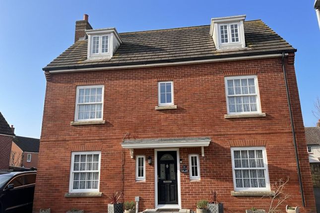 4-bed detached on 17, Hine Close, Gillingham, £475,000