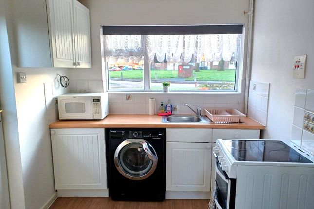 38, Broomfield, Guildford photo 2