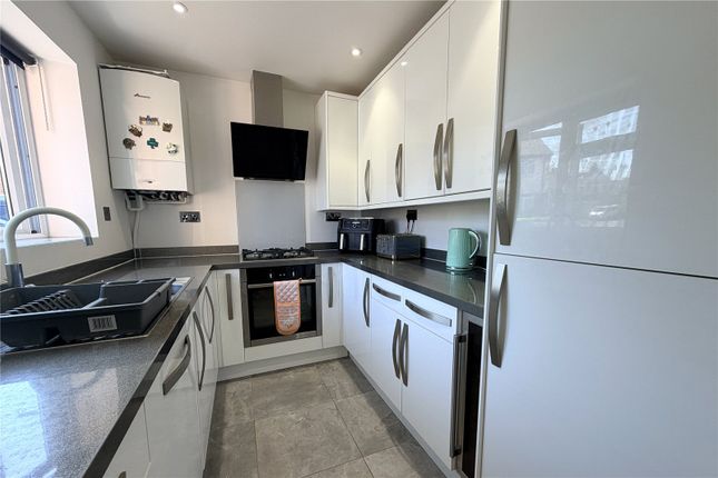 18, Kingfisher Drive, Westbury photo 2