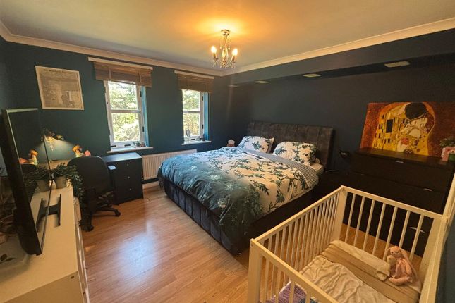 40, Glandford Way, Romford photo 4