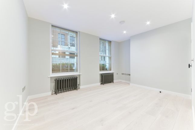 Flat to rent in Catherine Street, London