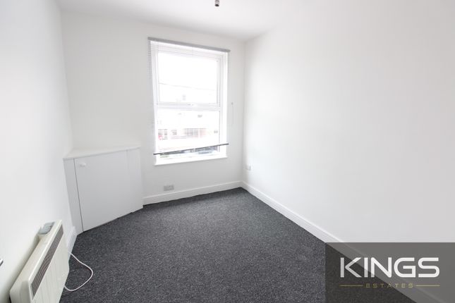 Flat to rent in Victoria Road, Southampton