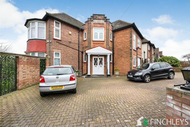 Thumbnail Detached house for sale in Tillingbourne Gardens, Finchley