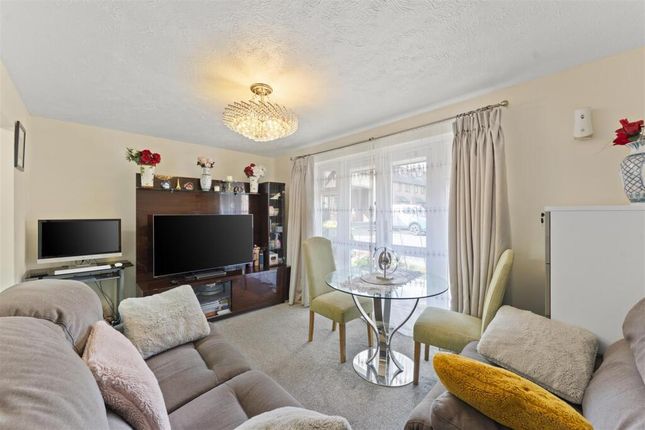 11, Westcombe Lodge Drive, Hayes photo 3