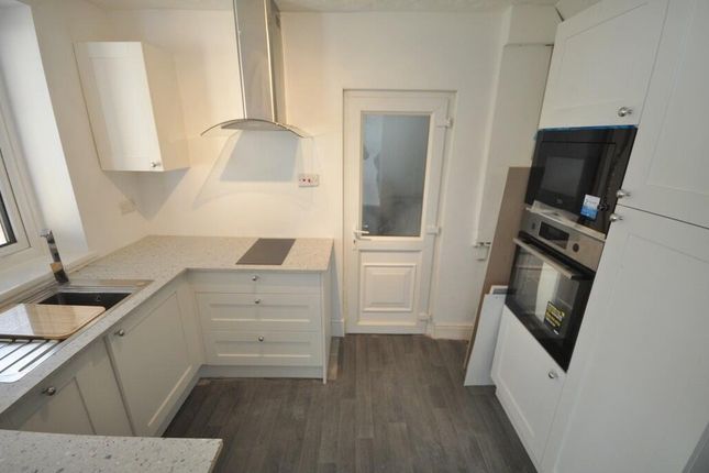 74, Hawfield Lane, Staffordshire photo 4