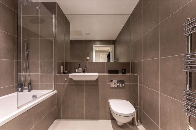Flat for sale in Guildford House, Tollgate Gardens, London