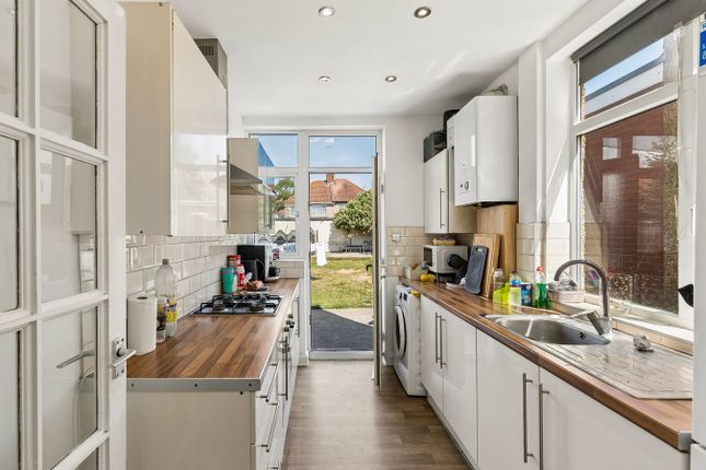 3, Rose Glen, Colindale photo 4