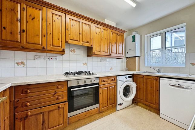 42b Dorchester Avenue, Harrow photo 3