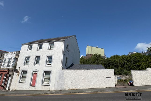 6-bed flat on Old Railway Apartments, 4 Victoria Road, Milford Haven, £190,000