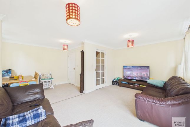 4 Parham Close, Chichester photo 2