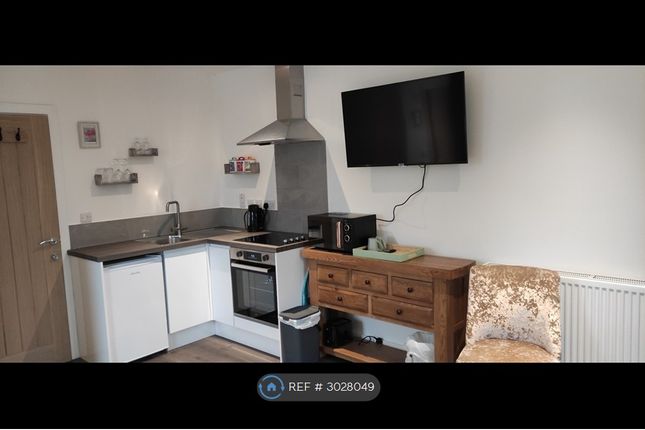 Studio flat on Blackbird House Studios And Apartments West Buckl, Taunton Rd Somerset, West Buckland, Wellington, £950/mo