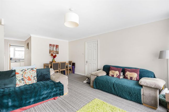 40, Churchill Crescent, Reading photo 3